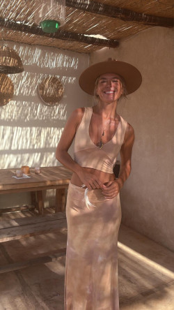 VIENA tie camel, falda larga