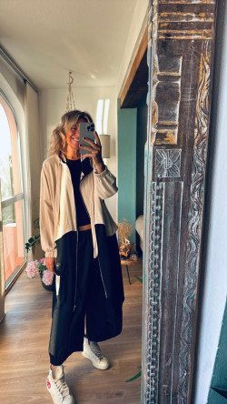 MAGALI beige/negra, sudadera