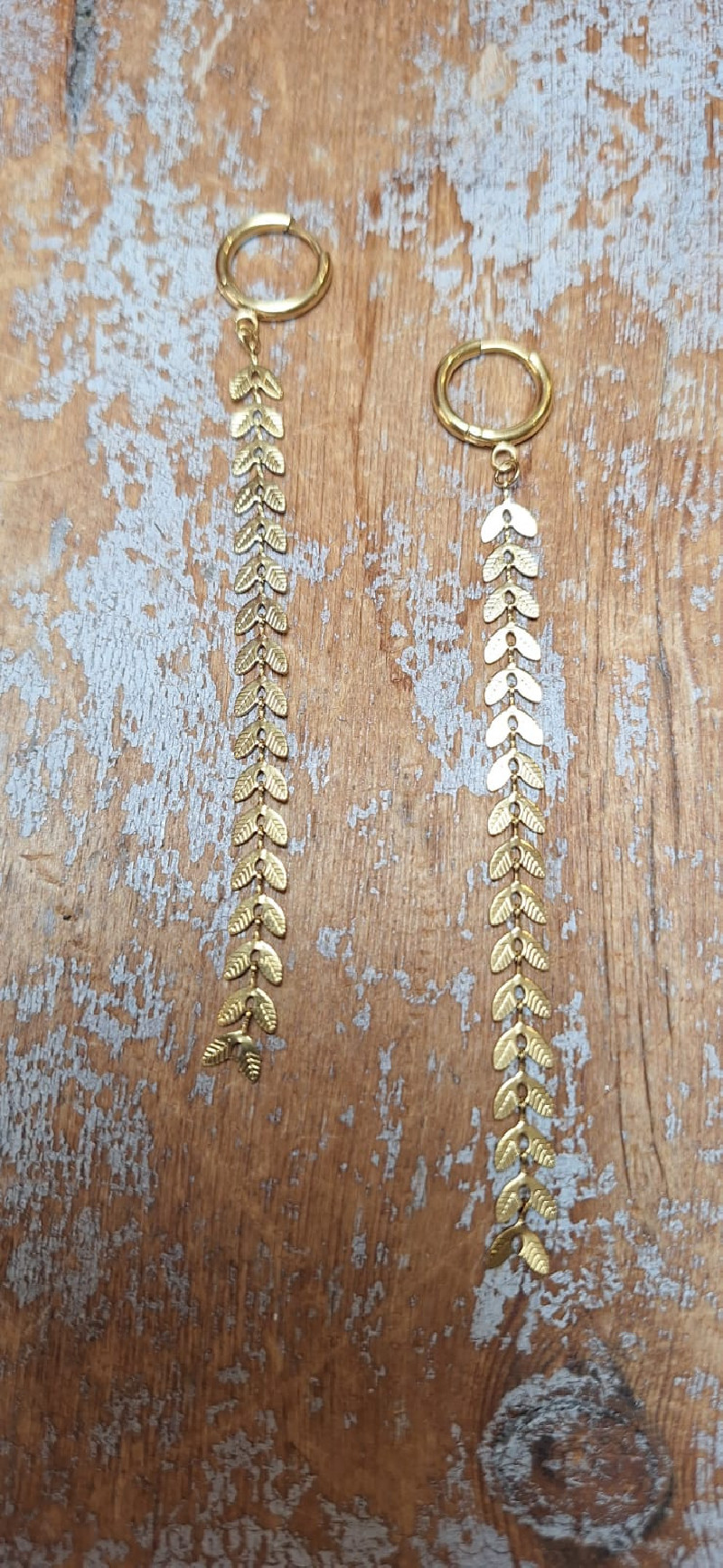 MEME dorado, pendientes