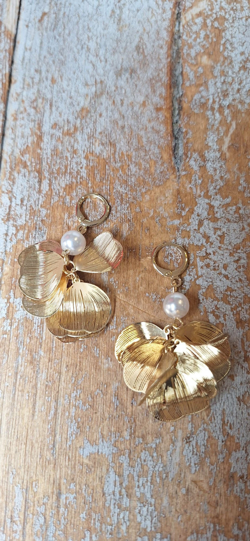 LALA dorado, pendientes