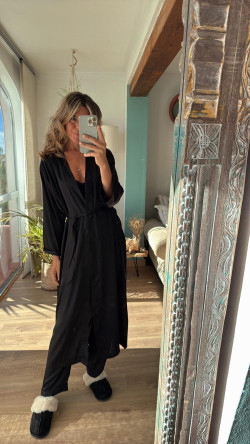 BATA ,negra satinada .