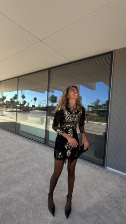 MAYA vestido negro/oro DRES CODE
