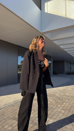 NANA americana, negra