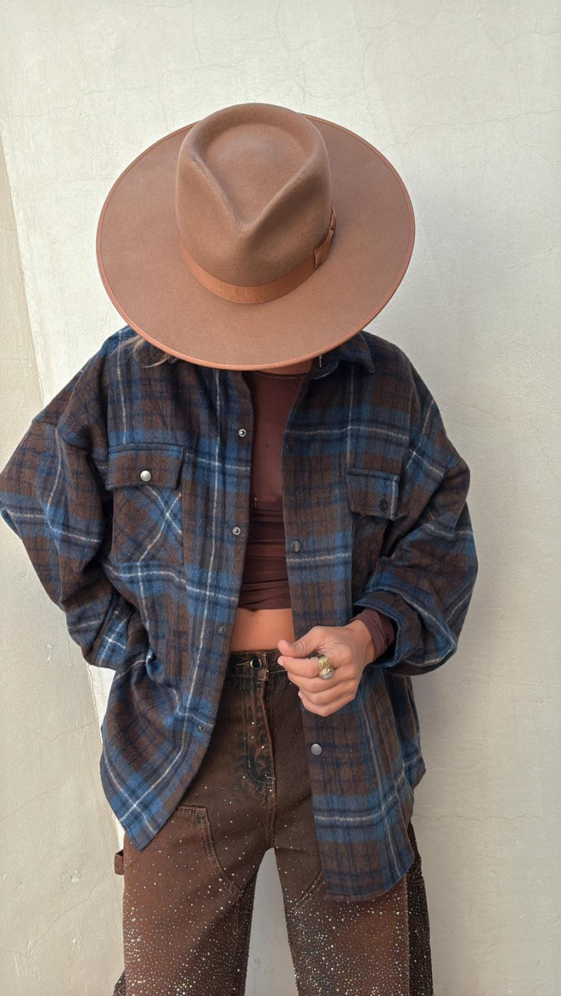 TOMY sobre camisa, cuadros