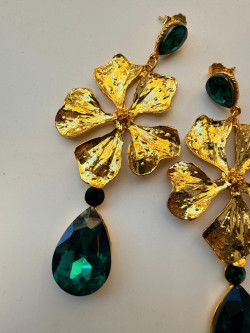 CARLES pendientes dorados