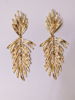 TORES  pendientes dorados