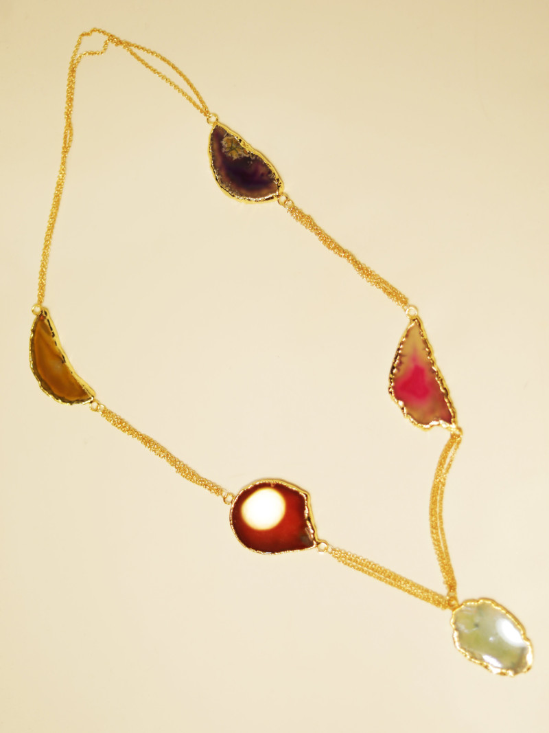 WATER, collar dorado