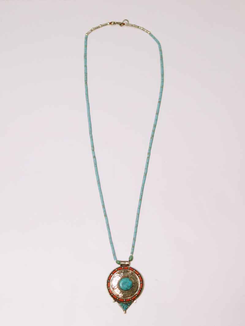 NEPALI  colgante