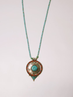 NEPALI  colgante