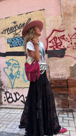 CADE negra, falda larga