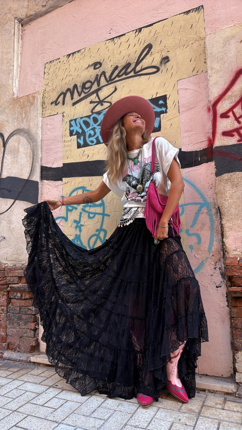 CADE negra, falda larga