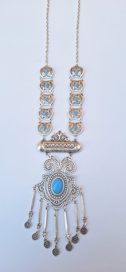 GEB, collar plateado .