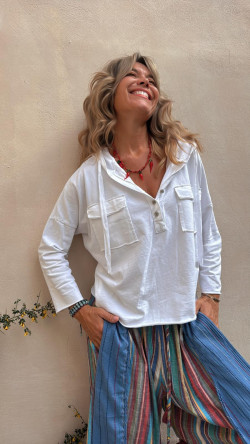 CARMÍN, Camiseta capucha Blanca