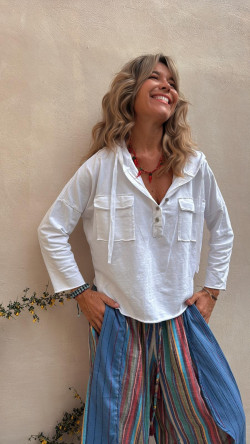 CARMÍN, Camiseta capucha Blanca