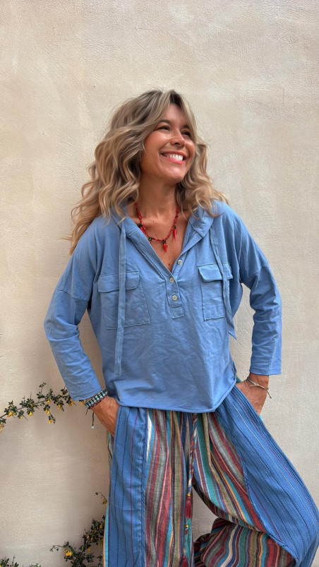 CARMÍN, Camiseta capucha azul