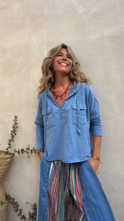 CARMÍN, Camiseta capucha azul