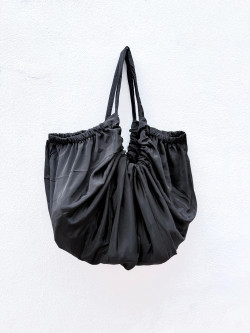 PARI, Bolso baggy estampado negro
