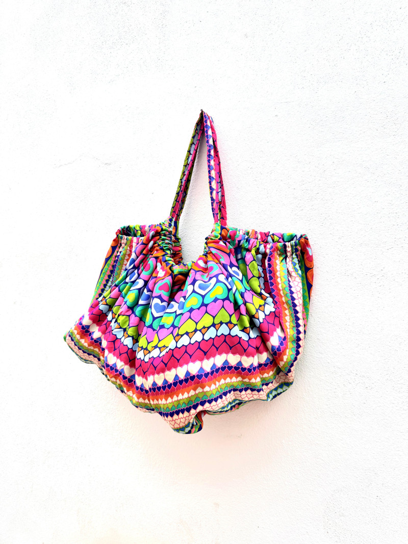 ANANYA, Bolso baggy estampado corazones