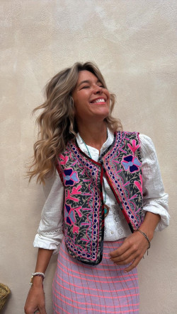 MALEE, Chaleco bordado Fuxia