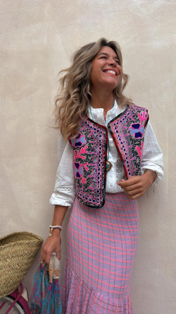 MALEE, Chaleco bordado Fuxia