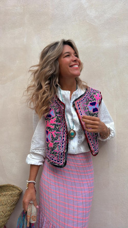 MALEE, Chaleco bordado Fuxia