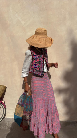 MALEE, Chaleco bordado Fuxia