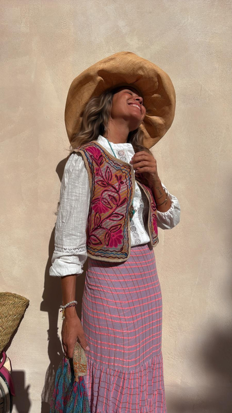 CHAI, Chaleco bordado albero