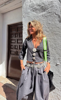 ISHAR, Gris pantalón