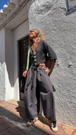 ISHAR, Gris pantalón