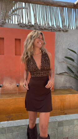 NARCIS vestido corto, marrón/dorado