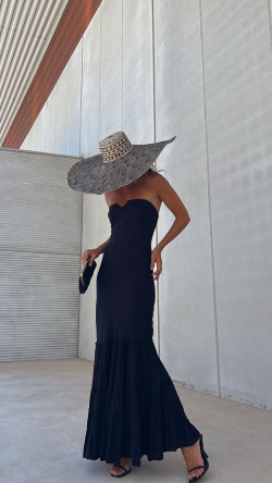 María negro, vestido palabra de honor