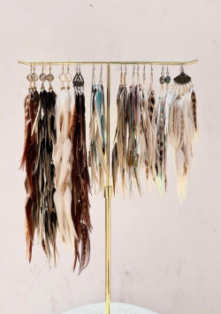 ERYN  Blanco, pendiente plumas