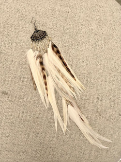 ERYN  Blanco, pendiente plumas