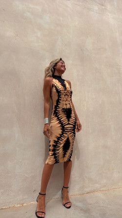 ADA , vestido tíe negro /camel .