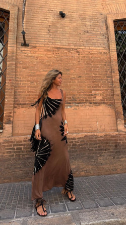 AYIRA, Camel Vestido Largo
