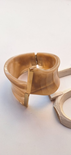 AMNUR, Hueso Brazalete