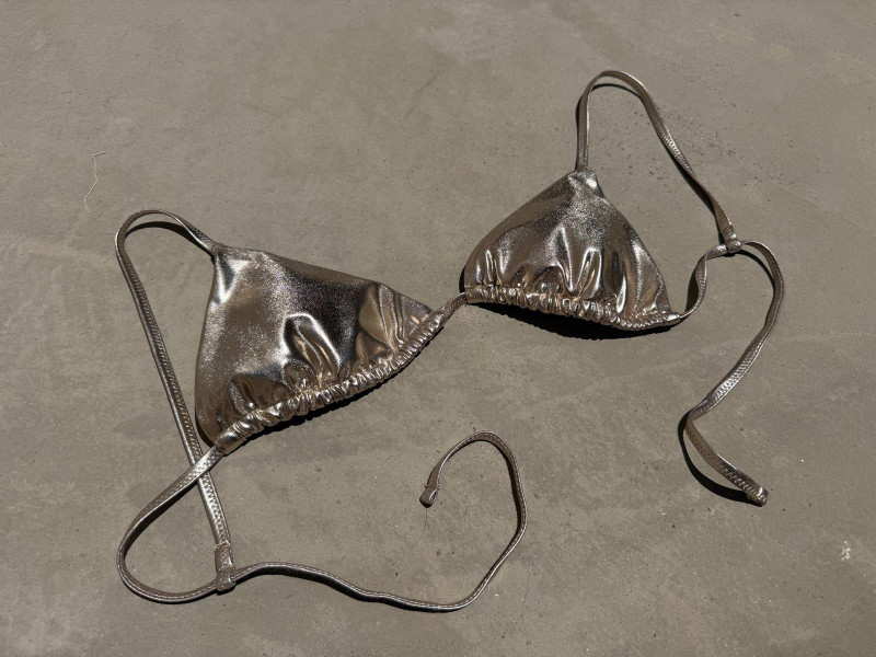 AKAI, Top de Bikini Dorado
