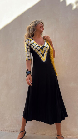 LOLO vestido midi, negro/amarillo tie
