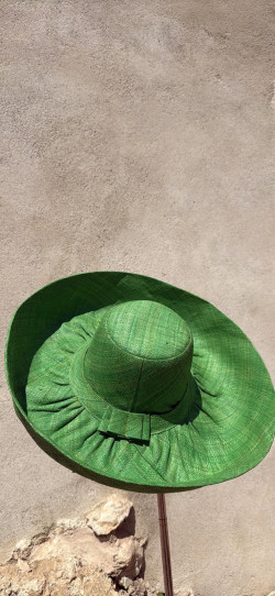 SIENNA,  Esmeralda Sombrero
