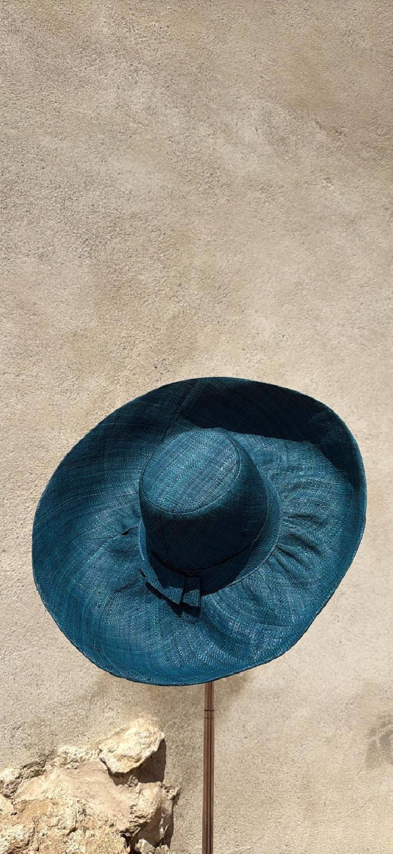 SIENNA,  Océano Sombrero