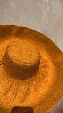 SIENNA,   Mostaza Sombrero