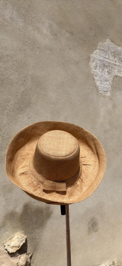 ABRIL, Beige Sombrero