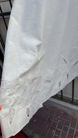 BAINICA , vestido blanco .