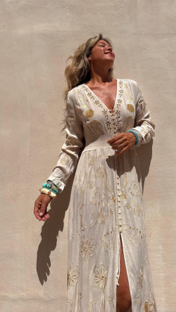 CONSUELO, vestido bordado crudo.