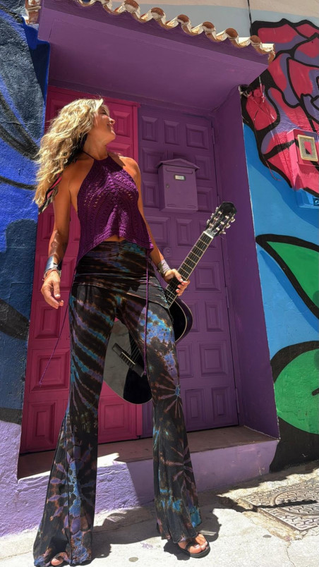 MAKE  pantalón con sobre falda, tie negro