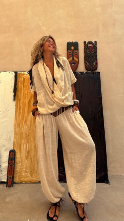 NUDE, pantalon bombacho.