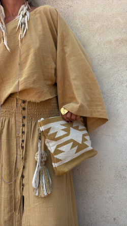 AZTECA, Mostaza Bolso