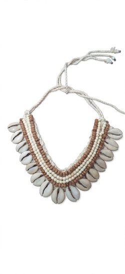CHIPIONA, collar conchas beige