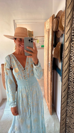 CONSUELO, Celeste Vestido Bordado