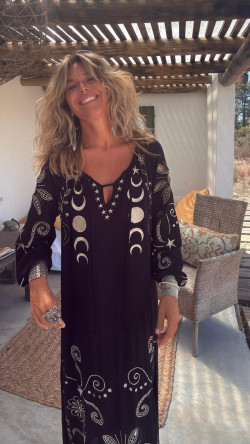 MALIQUIAN , vestido bordado negro.